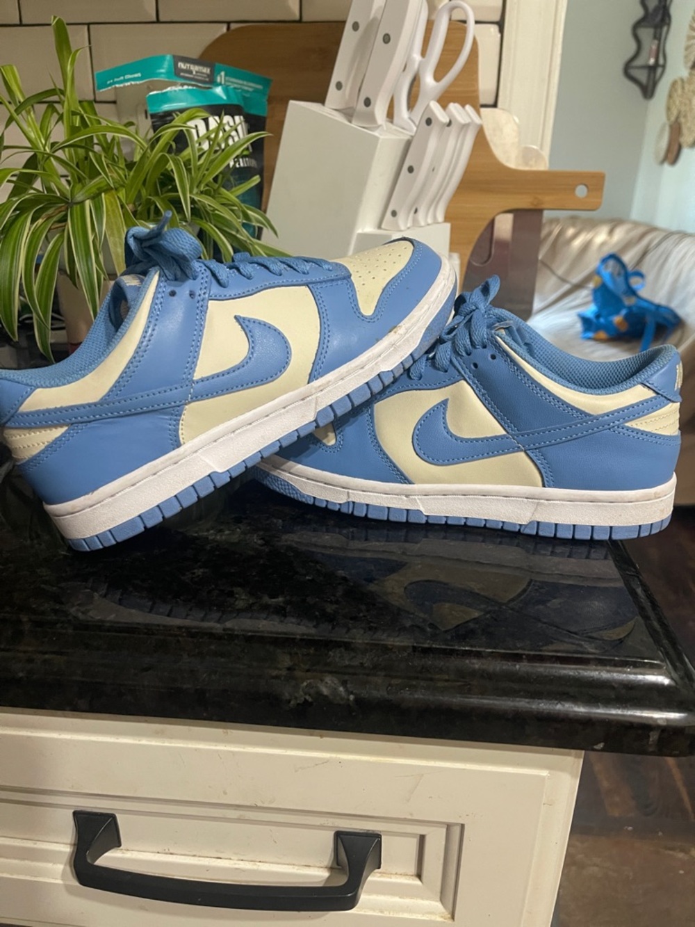 Nike Low-Top Sneakers in Light Blue and Cream Big boys size 5
